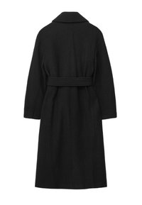 Schwarzer Wollmantel mit Kragen, langen Ärmeln und einem Taillengürtel. Verfügt über ein einfaches, gerades Design und eine glatte Textur.