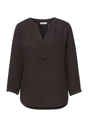 Sort langærmet bluse med struktureret stof, afrundet delt halsudskæring, opkørte ærmekanter og let buet kant.