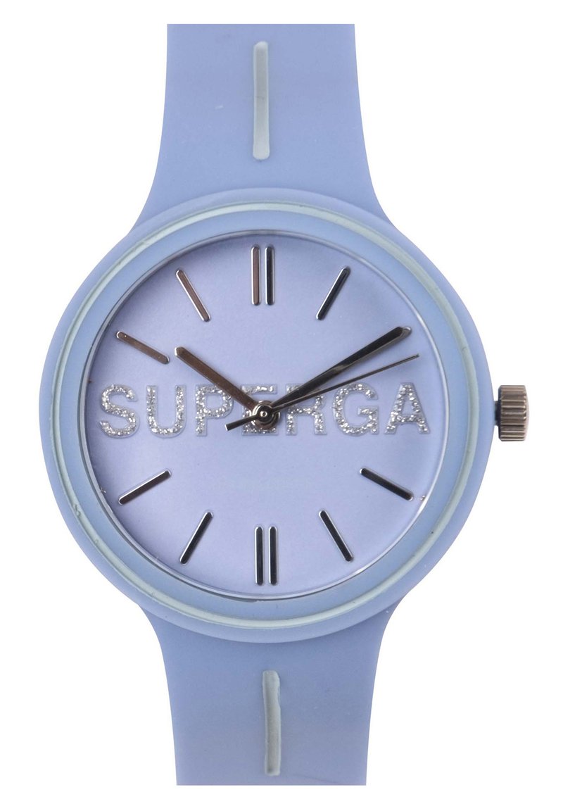 Mėlynas silikono laikrodis su apvaliu ciferblatu, sidabriniais valandų žymekliais ir blizgančiu "SUPERGA" logotipu ant matinio levandų fono.