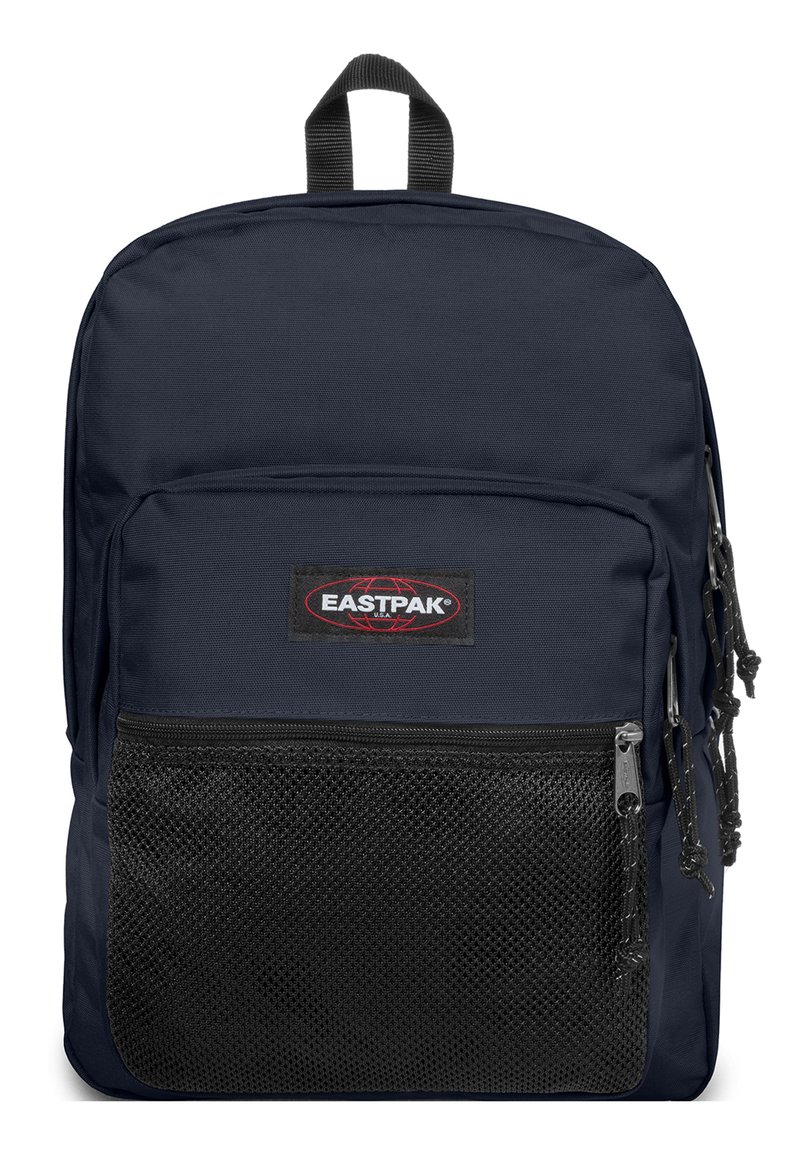 Tmavě modrý batoh s polstrovanou tkaninou, velkou hlavní přihrádku, černou síťovanou přední kapsu, dvojitý zip a nášivku s logem. Nastavitelné ramenní popruhy.