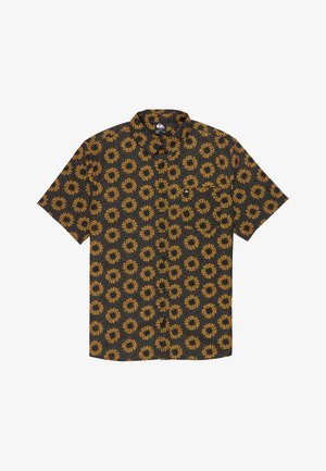 Chemise noire à manches courtes avec boutons, motifs rayonnants orange, col et poche poitrine avant.