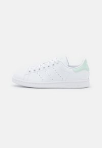 Niet geselecteerd, footwear white/dash green/core black