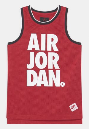 Camiseta de baloncesto sin mangas de malla roja con texto grande en blanco "AIR JORDAN", ribete negro en el cuello y las sisas, y un pequeño parche con el logo Jumpman.