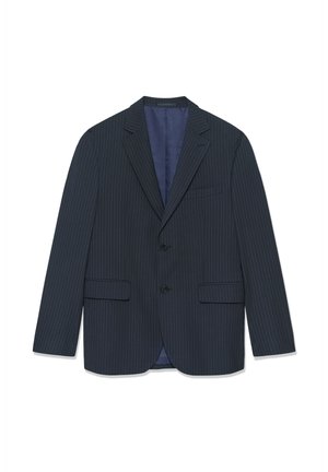Blazer a righe sottili navy con rever a incavo, due tasche frontali e due bottoni. Presenta una fodera interna liscia di colore blu scuro.