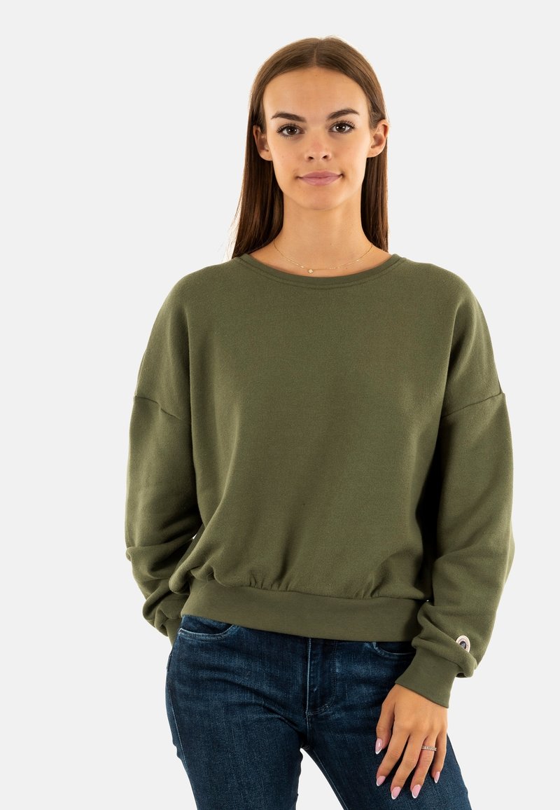Sudadera verde oliva con escote redondo, bajo acanalado y mangas de gran tamaño. Fabricada con un material suave, presenta una textura sutil y detalles en los puños.