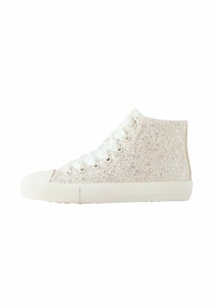Sneaker alta con parte superiore glitterata e iridescente in rosa chiaro e bianco, dotata di lacci bianchi e suola in gomma.