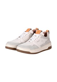 Sneaker atletici bianchi e grigi con accenti in suede e pelle, suola in gomma, punta rotonda e dettagli beige sul tallone e sulla linguetta.