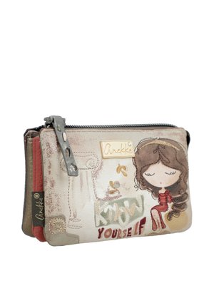 Portafoglio beige piccolo con cerniera, illustrato con una ragazza in stile cartone animato, motivi floreali e la scritta "Conosci te stesso" sulla parte frontale.
