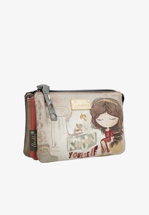 Kleine beiger Geldbeutel mit Reißverschluss, verziert mit einer Comic-Mädchen-Illustration, Blumenmotiven und dem Text „Know Yourself“ auf der Vorderseite.