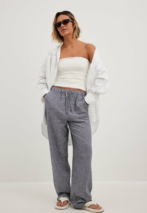NA-KD GESTREIFTE MIT ELASTISCHER TAILLE - Trousers - stripe