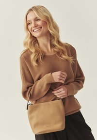 TATUUM Handtasche - sand