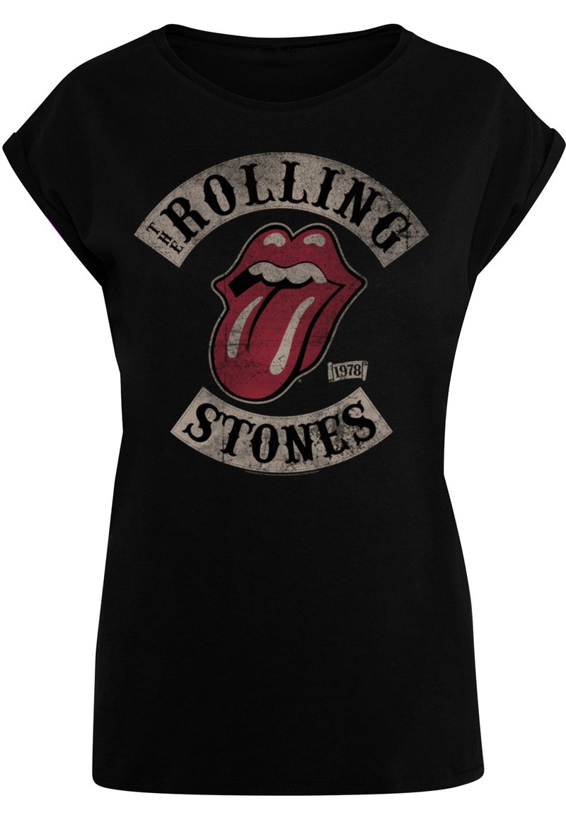 Zwarte katoenen t-shirt met een ronde halslijn. Heeft een grafisch ontwerp van een rode tong en de tekst "THE ROLLING STONES" in een verouderde stijl.