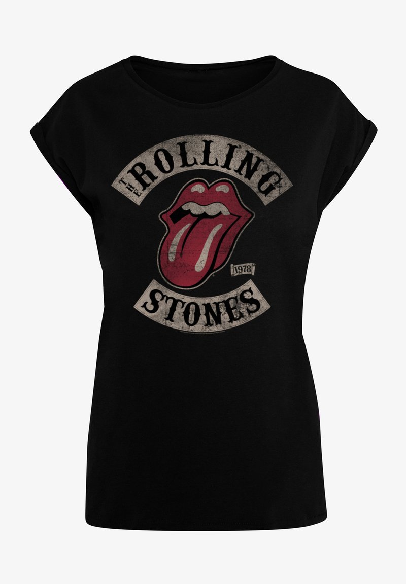 Zwarte katoenen t-shirt met een ronde halslijn. Heeft een grafisch ontwerp van een rode tong en de tekst "THE ROLLING STONES" in een verouderde stijl.