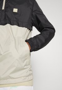 Urban Classics Vindjacka - black