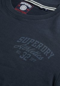 Superdry & Co ATHLETIC ESSENTIAL GRAPHIC - Camiseta estampada - eclipse navy
