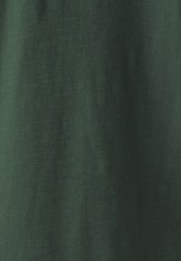 DRYKORN AVIVI - Basic póló - green