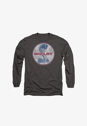 Langarmhemd in Dunkelgrau mit einem kreisförmigen Logo, das ein blaues Schlangenmotiv und den Text "SHELBY" in Rot zeigt. Aus Baumwolle, lässige Passform.