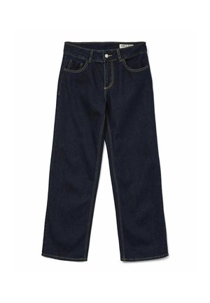 Proste dżinsy z ciemnoniebieskiego denimu, z przednimi kieszeniami, szlufkami na pasek i zapięciem na guziki, ułożone płasko na białym tle.