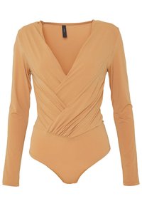 Langärmeliges Bodysuit aus weichem, dehnbarem beigen Stoff. Verfügt über einen tiefen V-Ausschnitt und eine geraffte Taille für eine figurbetonte Silhouette. Glatte Textur.