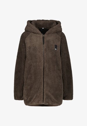 Bruine fleecevest met capuchon en een volledige rits aan de voorkant, met een klein zwart logoplaatje op de linkerborst, gemaakt van zacht, pluizig materiaal.