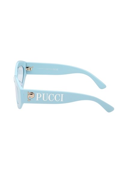 Lysblå briller med mat finish, prydet med en dekorativ fiske grafik og teksten "PUCCI" på armen. Fremstillet i Italien.