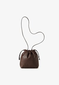 Valittu, dark brown