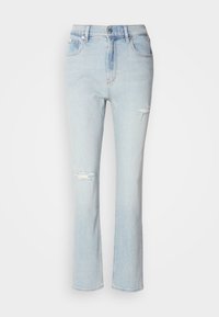 Lichtblauwe, hooggetailleerde jeans met een rechte pijp. Versleten details omvatten twee grote scheuren aan de voorkant en een rafelige zoom.