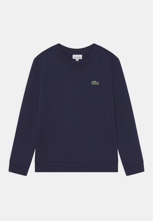 Mørkeblå langærmet crewneck-sweatshirt med ribstrikkede manchetter og kant, med en lille grøn krokodille-logo på venstre bryst.