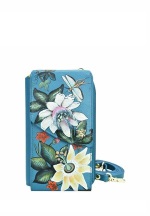 Leder-Crossbody-Tasche in Blau mit floralen Mustern in Weiß, Gelb und Grün. Mit abnehmbarem Tragegurt und goldenen Hardware-Details.