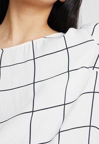 ONLY Pusero - off-white