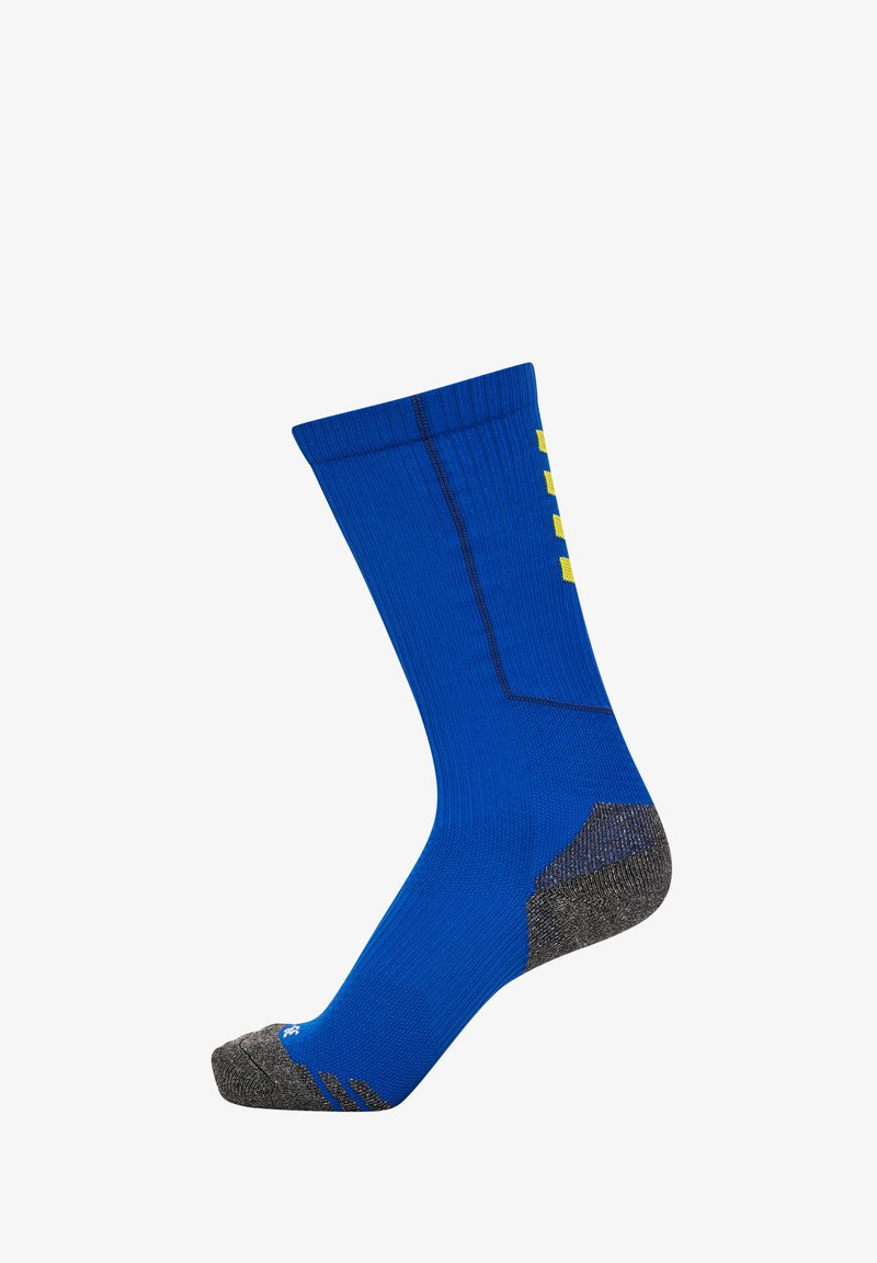 Calcetín deportivo azul con textura acanalada, acentos amarillos y punta y talón grises. Presenta un puño suave y soporte de arco reforzado.