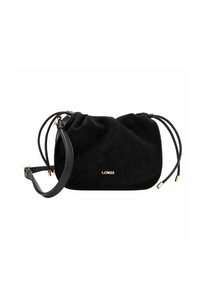 Schwarze Wildleder-Handtasche mit runder Form, Zugbandverschluss und metallischen Akzenten. Verfügt über einen abnehmbaren Ledertragegurt für Vielseitigkeit.