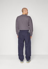 Carhartt WIP CALDER PANT - Hlače - dark navy