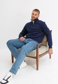 bonprix THERMO- MIT TROYER-KRAGEN GEFÜTTERT - Felpa - blue