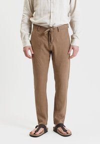 Gianni Lupo Chino - camel
