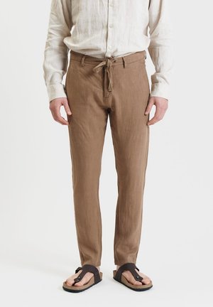 Gianni Lupo Chino - camel