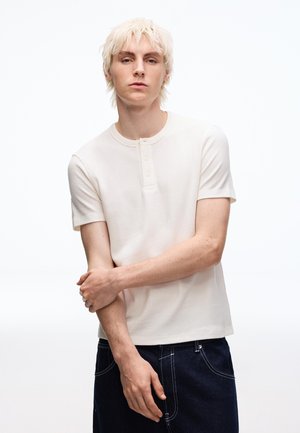 WAFFLE HENLEY WITH SHORT SLEEVES - Basic póló - white