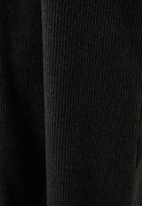 Unselected, dark grey