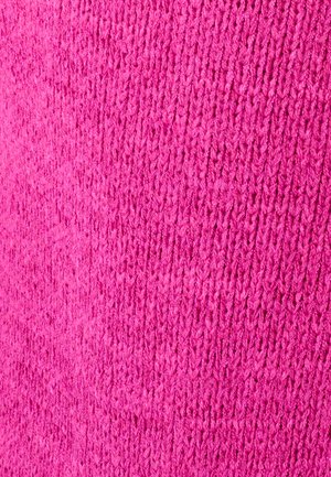 Tissu tricoté rose vif avec un motif texturé composé de points verticaux et diagonaux.