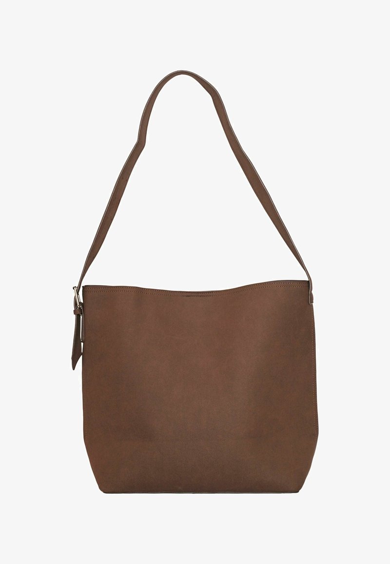 Sac à bandoulière en cuir marron avec une seule sangle large et des détails de couture minimaux, forme rectangulaire avec une légère courbe en haut.
