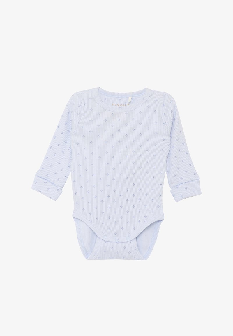 Hellblauer Body mit langen Ärmeln und gerippter Struktur sowie kleinen, dezenten Mustern. Verfügt über Druckknopfverschluss am unteren Rand und Umschlagbündchen.