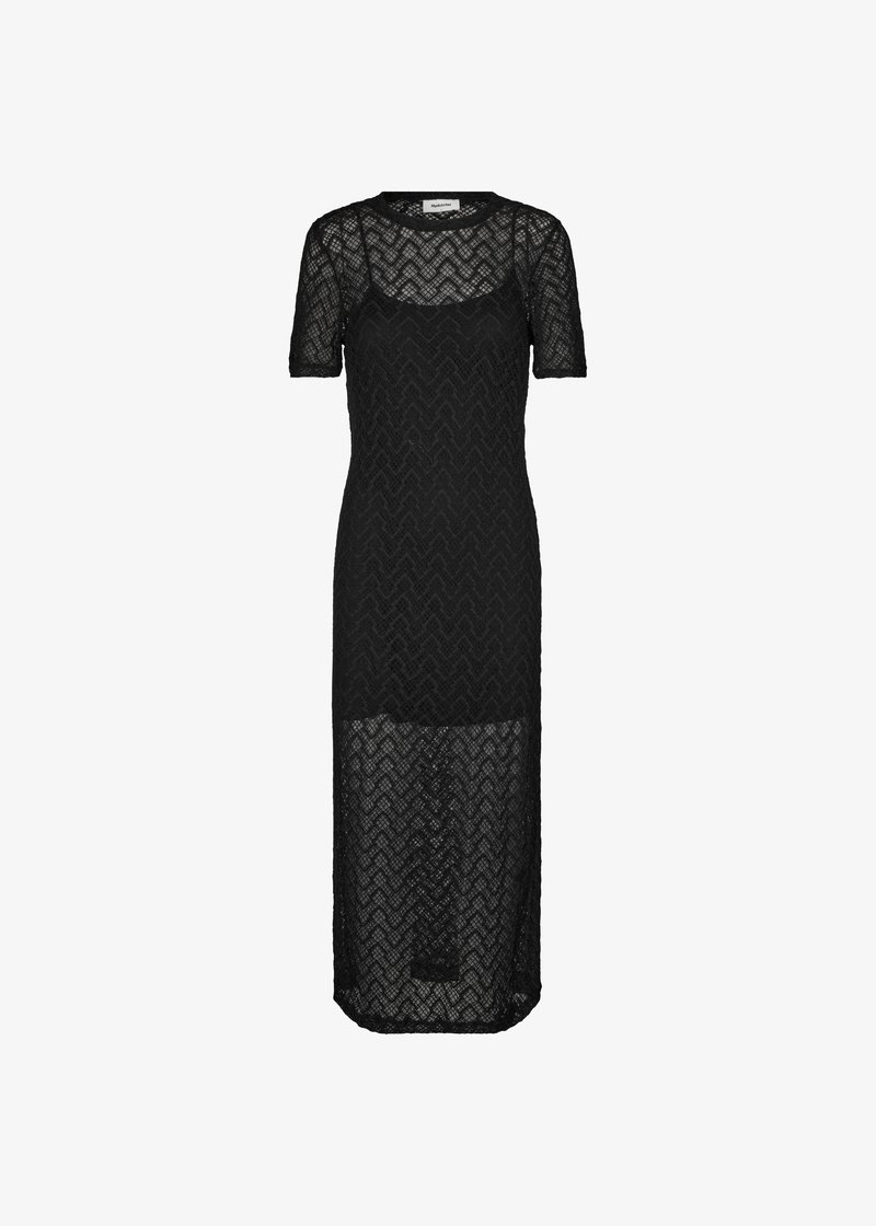 Must värviline pitskleit, millel on siksakmuster, lühikesed varrukad, ümmargune kaelus ja pikk, sirge lõige, mis ulatub põlvede alla.