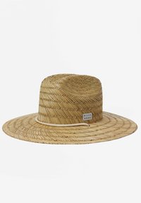 Sombrero de paja de ala ancha en color natural, con un diseño trenzado y una banda de tela. Incluye una pequeña etiqueta de marca en un lado.