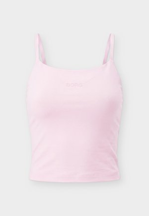 Lys rosa cropped tanktop med tynne stropper og preget "BORG"-logo på brystet, vist på ensfarget bakgrunn.
