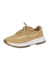 Zapatilla deportiva color marrón claro con un acabado de ante suave, entresuela blanca y suela de goma texturizada. Presenta detalles en tono dorado y ojales redondos para cordones.