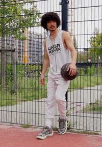 Under Armour SPAWN 6 MID - Scarpe da basket - taupe dusk/black/retro green