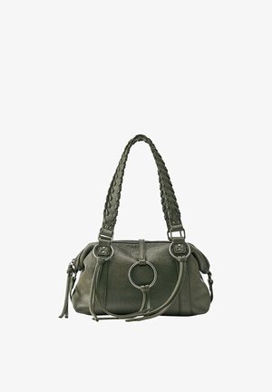 Sac à main en cuir vert foncé avec anses tressées, décoration anneau argenté, fermeture éclair et accents pompons sur fond blanc.