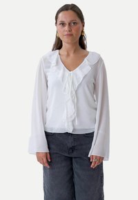 Επιλέχθηκε, off white