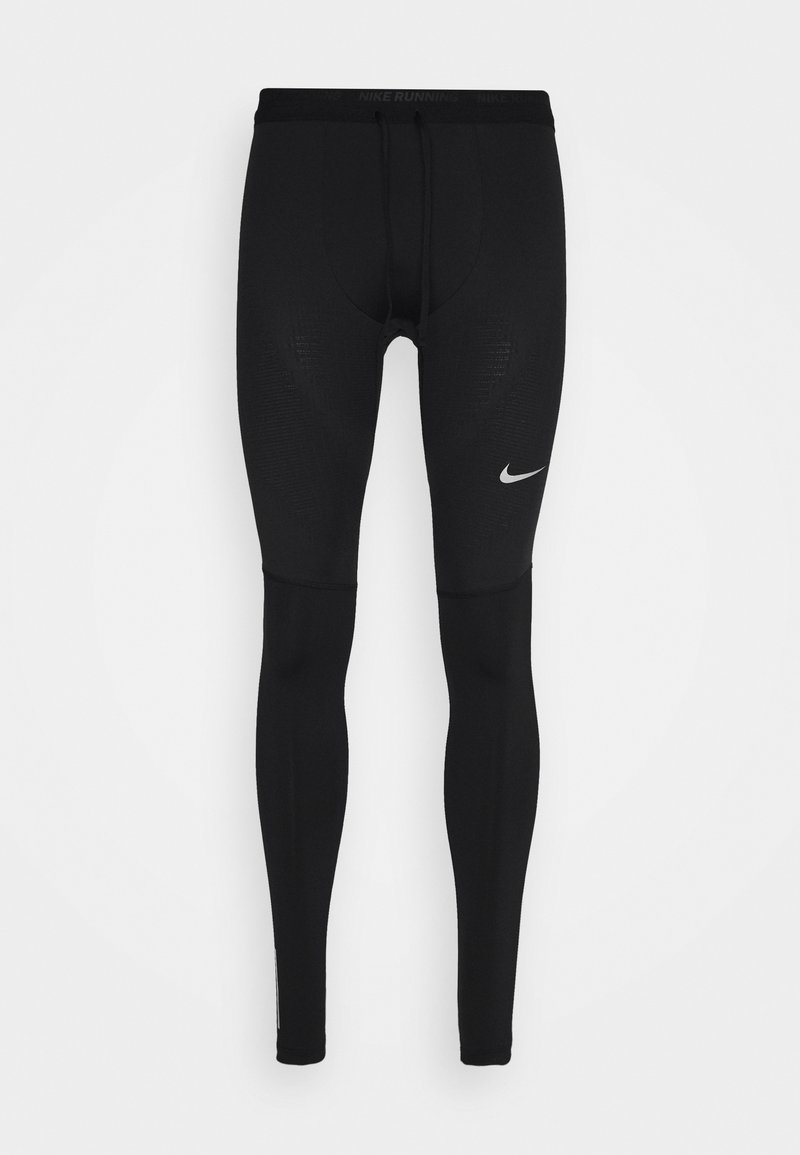 Schwarze Laufleggins aus dehnbarem Material, mit tailliertem Schnitt, flachen Nähten und einem kleinen weißen Nike-Logo auf dem Oberschenkel.