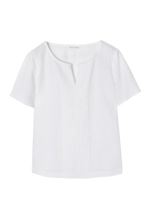 Hvid kortærmet bluse med V-hals, lodrette plisseringer foran og en løstsiddende pasform. Lavet af letvægtsstof.